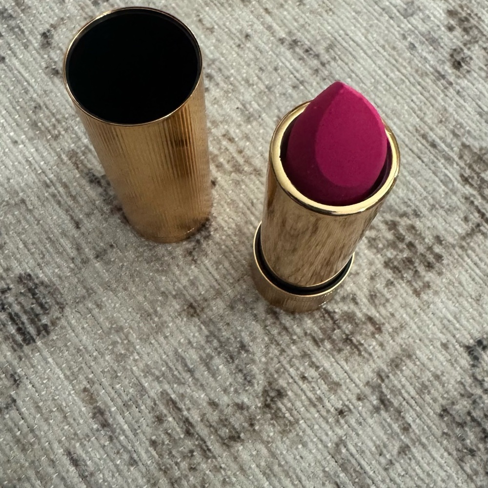 Gucci Rouge À Lèvres Mat Matte Lipstick In 402 Vantine Fuchsia